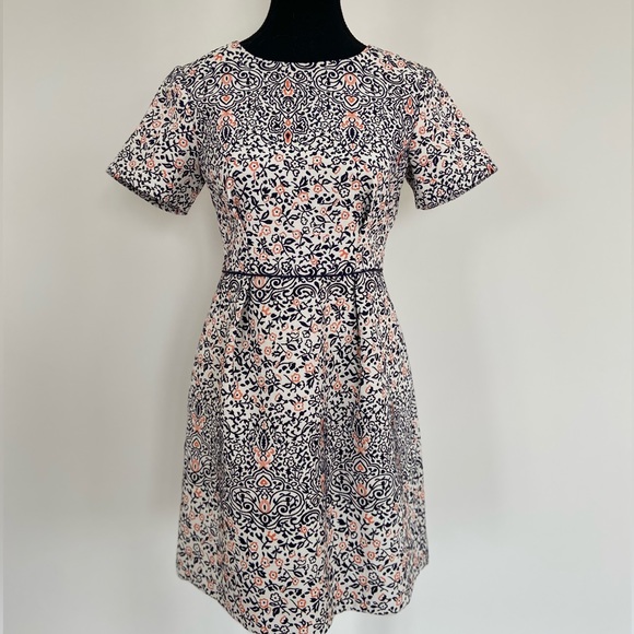 Embroidery dress - Picture 1 of 3